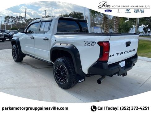 Used 2024 Toyota Tacoma SR image 6