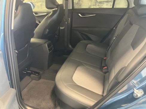 Certified 2025 Kia Niro EX image 18