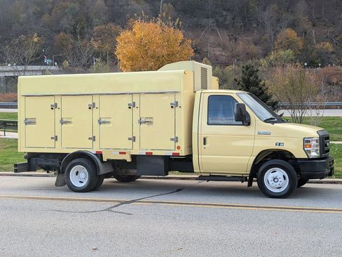 Used 2019 Ford E-450 and Econoline 450 Super Duty w/ Power Windows & Locks Group image 3