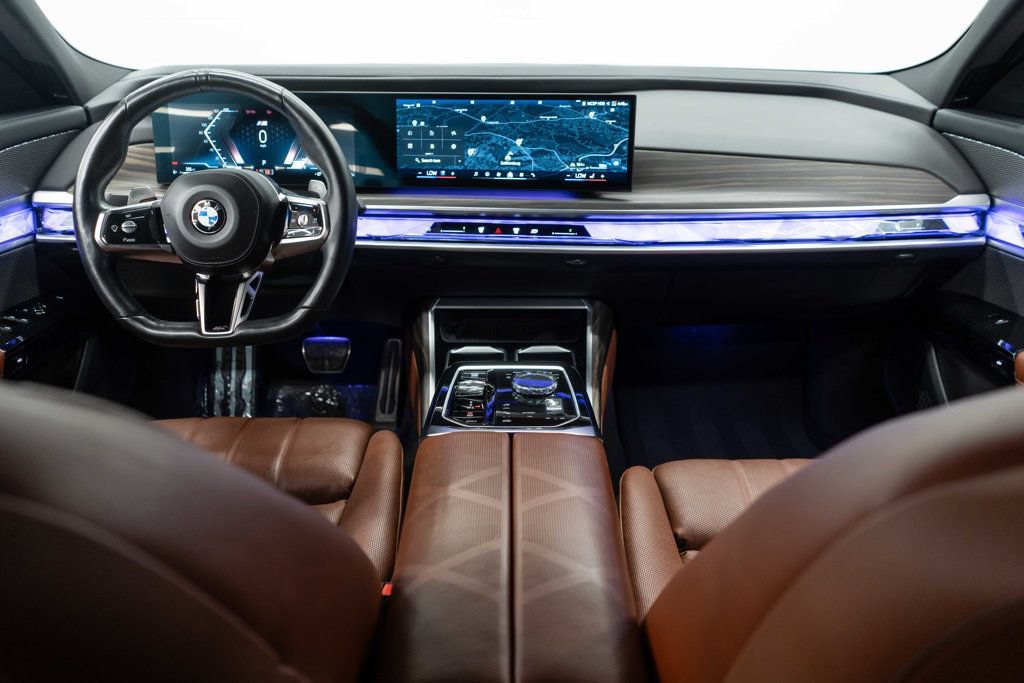Used 2023 BMW 760i xDrive AWD/4WD image 9