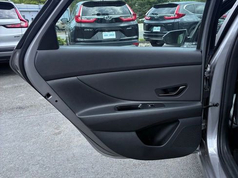 Used 2025 Hyundai Elantra Limited FWD image 44