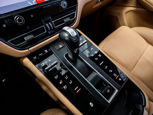 Used 2023 Porsche Macan image 45