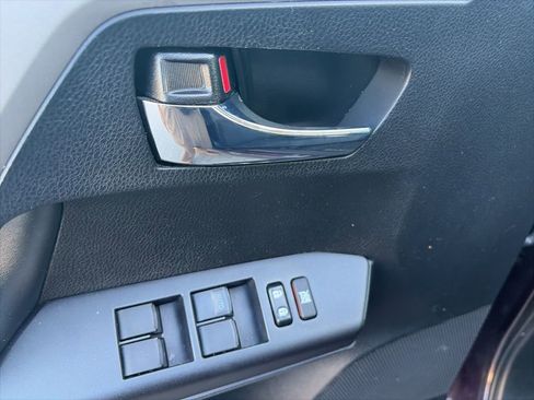 Used 2018 Toyota RAV4 XLE image 19