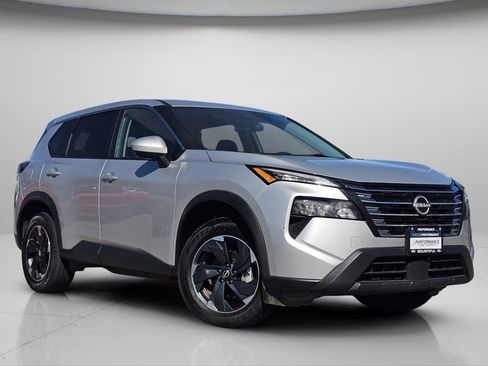 Used 2024 Nissan Rogue SV AWD/4WD image 2