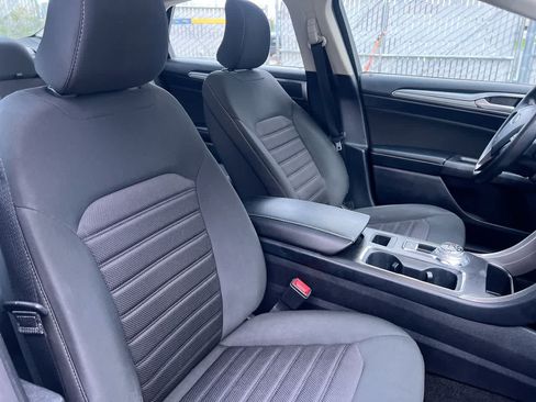 Used 2019 Ford Fusion SE AWD/4WD image 28