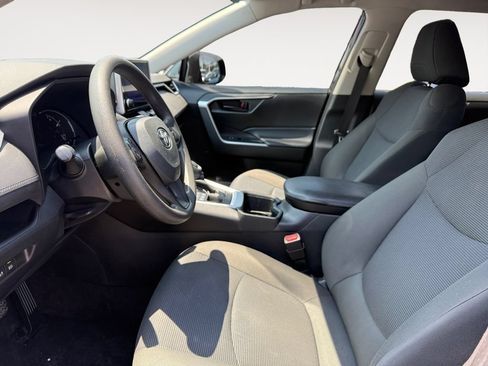Used 2023 Toyota RAV4 LE AWD/4WD image 9