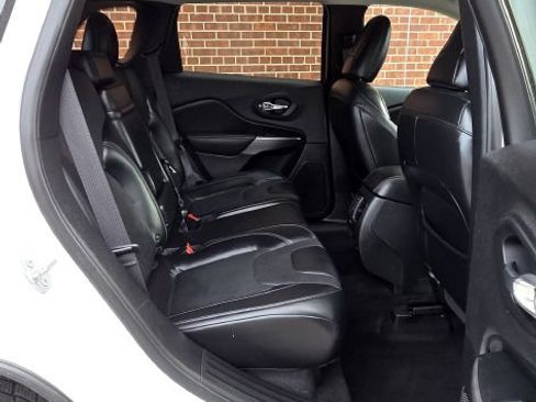 Used 2019 Jeep Cherokee Limited AWD/4WD image 9