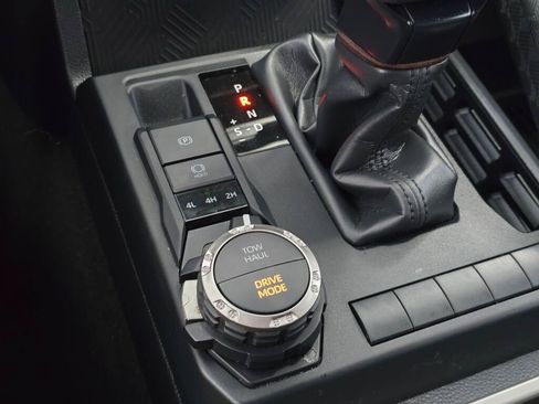 Used 2025 Toyota 4Runner SR5 AWD/4WD image 29