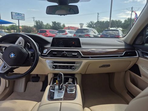 Used 2019 BMW 750i xDrive AWD/4WD image 27
