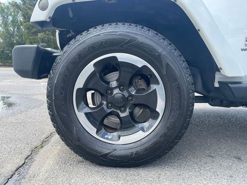 Used 2014 Jeep Wrangler Unlimited Sahara AWD/4WD image 12