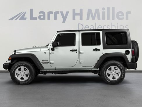 Used 2016 Jeep Wrangler Unlimited Sport w/ Quick Order Package 24S AWD/4WD image 3