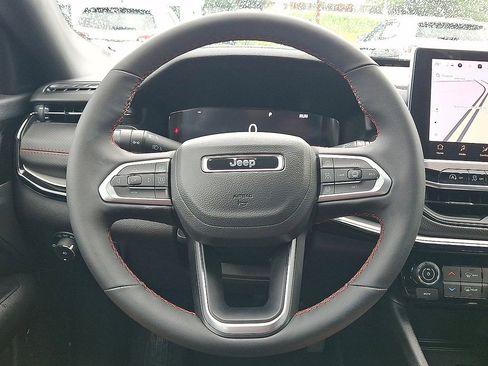 Used 2025 Jeep Compass Trailhawk w/ Trailhawk Elite Group AWD/4WD image 17