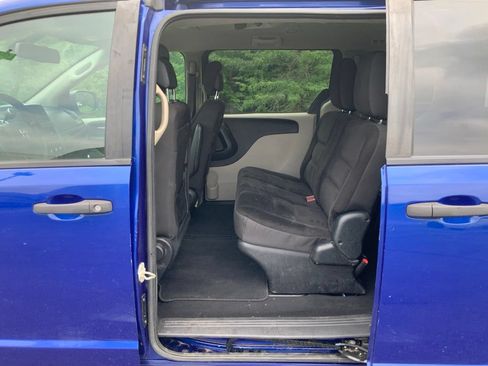 Used 2019 Dodge Grand Caravan SE w/ UConnect Hands-Free Group FWD image 21