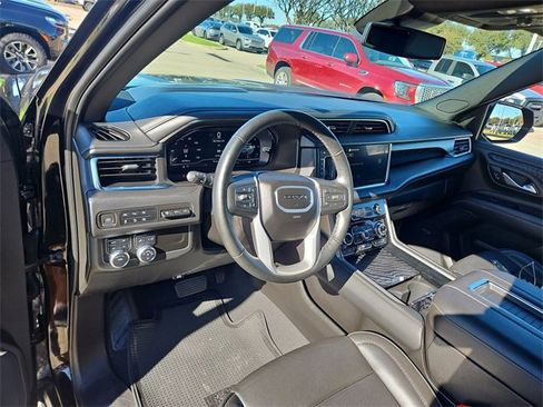 Used 2024 GMC Yukon XL Denali image 10
