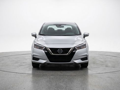 Used 2025 Nissan Versa SV image 2