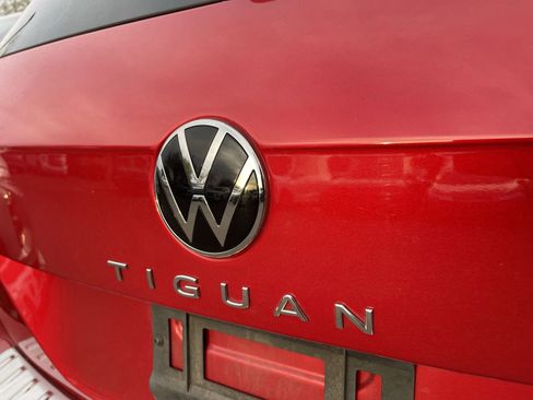 Used 2024 Volkswagen Tiguan SE image 5