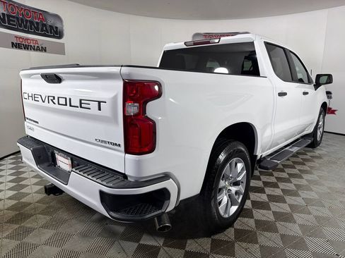 Used 2020 Chevrolet Silverado 1500 Custom w/ Custom Value Package image 3
