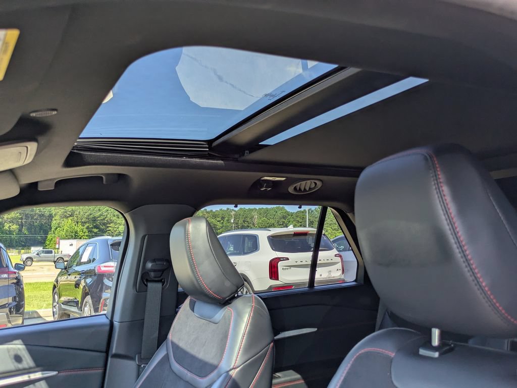 Used 2025 Ford Explorer ST AWD/4WD image 9