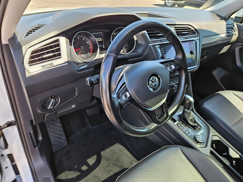 Used 2018 Volkswagen Tiguan SE w/ Panoramic Sunroof Package AWD/4WD image 17