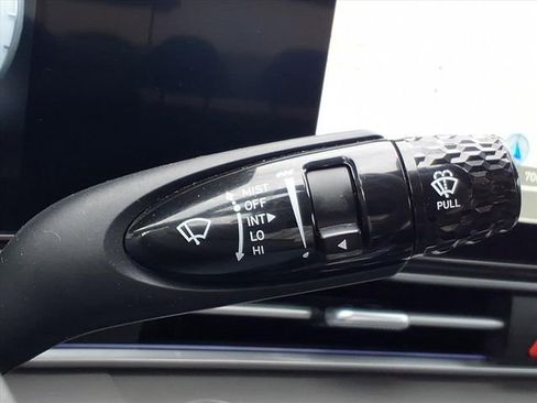 Used 2025 Hyundai Elantra SEL FWD image 27