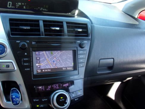 Used 2012 Toyota Prius V Five image 7