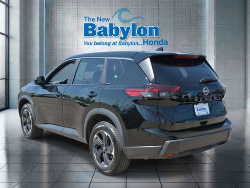 Used 2024 Nissan Rogue SV AWD/4WD image 3