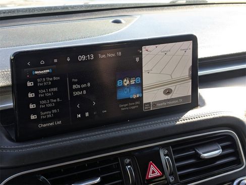 Used 2023 Genesis G70 2.0T image 21