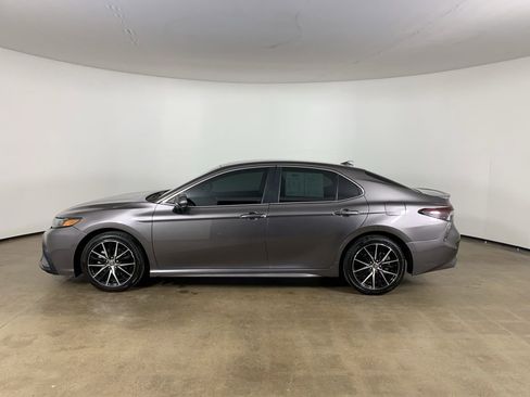 Used 2021 Toyota Camry SE image 16