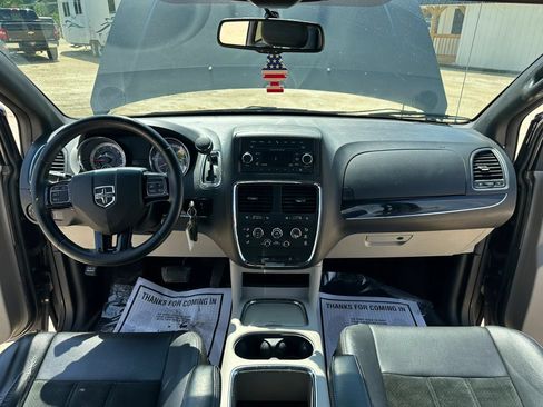 Used 2014 Dodge Grand Caravan SXT FWD image 16