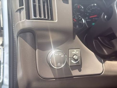 Used 2025 Chevrolet Express 3500 LT w/ LT Preferred Equipment Group RWD image 13