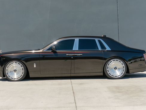 Used 2021 Rolls-Royce Phantom Sedan RWD image 2