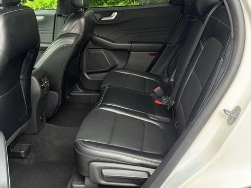 Certified 2024 Ford Escape Platinum AWD/4WD image 23