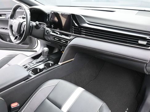 Used 2025 Toyota Camry SE image 26