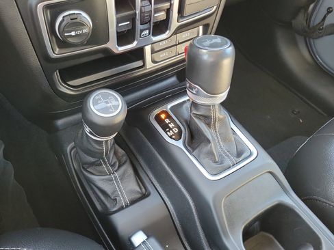 Used 2023 Jeep Wrangler Unlimited Sahara image 22