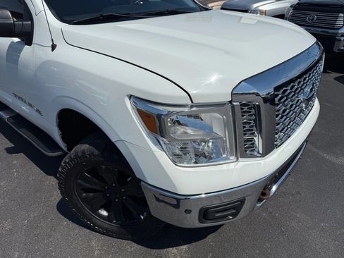 Used 2018 Nissan Titan SV w/ SV Convenience Package image 45