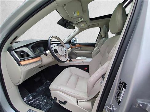 Used 2022 Volvo XC90 T6 Momentum AWD/4WD image 17