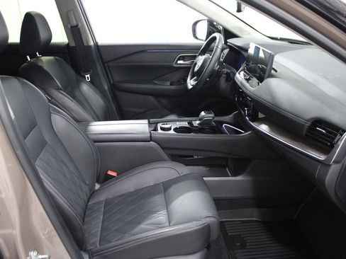 Used 2024 Nissan Rogue Platinum w/ Platinum Premium Package AWD/4WD image 24