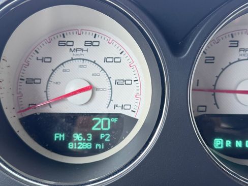 Used 2014 Dodge Challenger SXT image 17