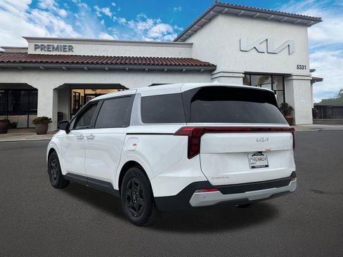 New 2026 Kia Carnival FWD image 6
