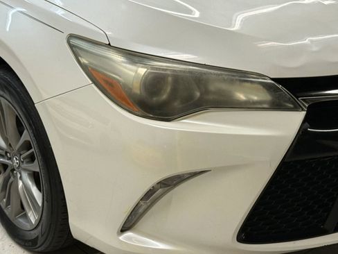 Used 2017 Toyota Camry SE image 6