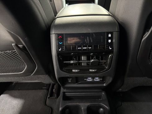 Used 2024 Jeep Grand Cherokee L Limited w/ Luxury Tech Group II AWD/4WD image 25