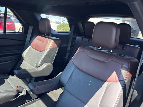 Used 2023 Ford Explorer Platinum w/ Technology Package AWD/4WD image 25