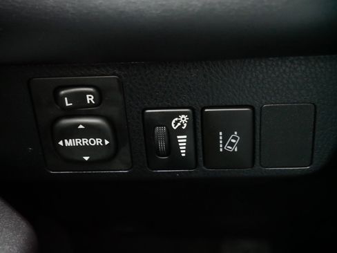 Used 2018 Toyota RAV4 LE image 27