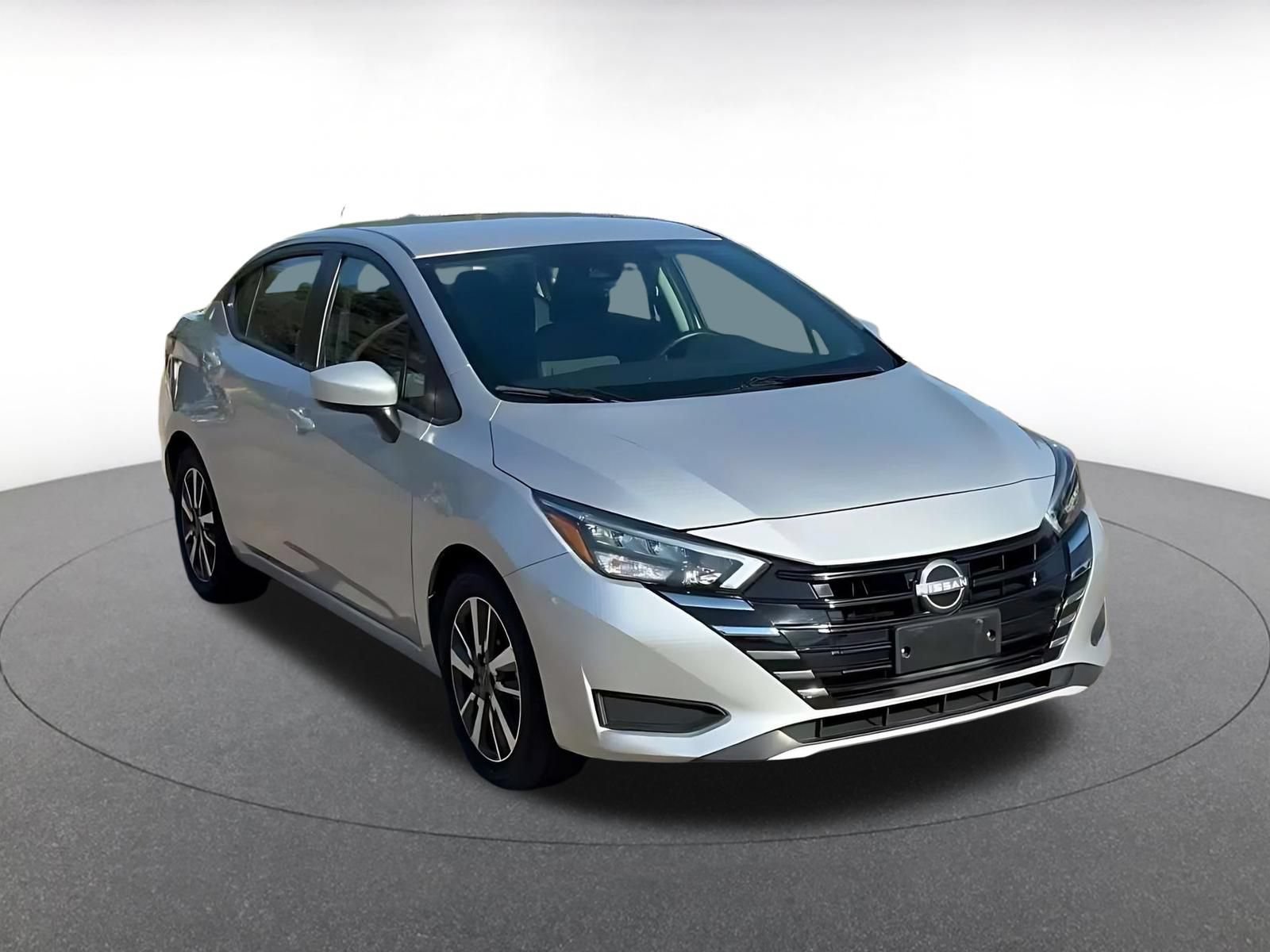 Used 2025 Nissan Versa SV FWD image 3