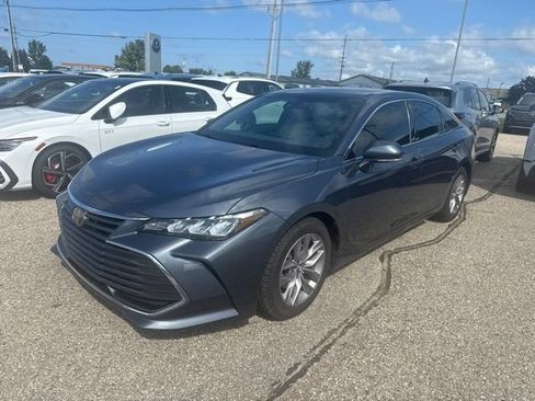 Used 2019 Toyota Avalon XLE w/ Moonroof Package FWD image 9