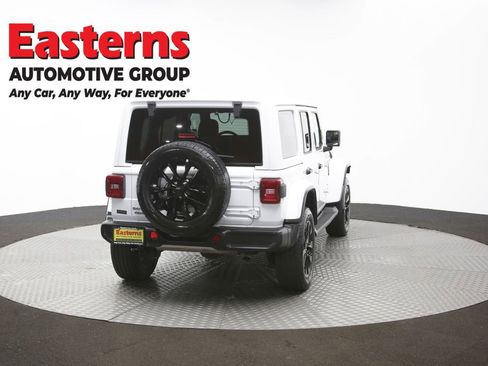 Used 2025 Jeep Wrangler Unlimited Sahara AWD/4WD image 39