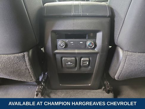 Used 2023 Chevrolet Traverse LT w/ LT Premium Package AWD/4WD image 29