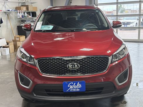 Used 2016 Kia Sorento FWD image 2