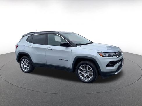 Used 2025 Jeep Compass Limited image 2