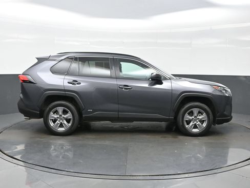 Used 2022 Toyota RAV4 LE AWD/4WD image 7